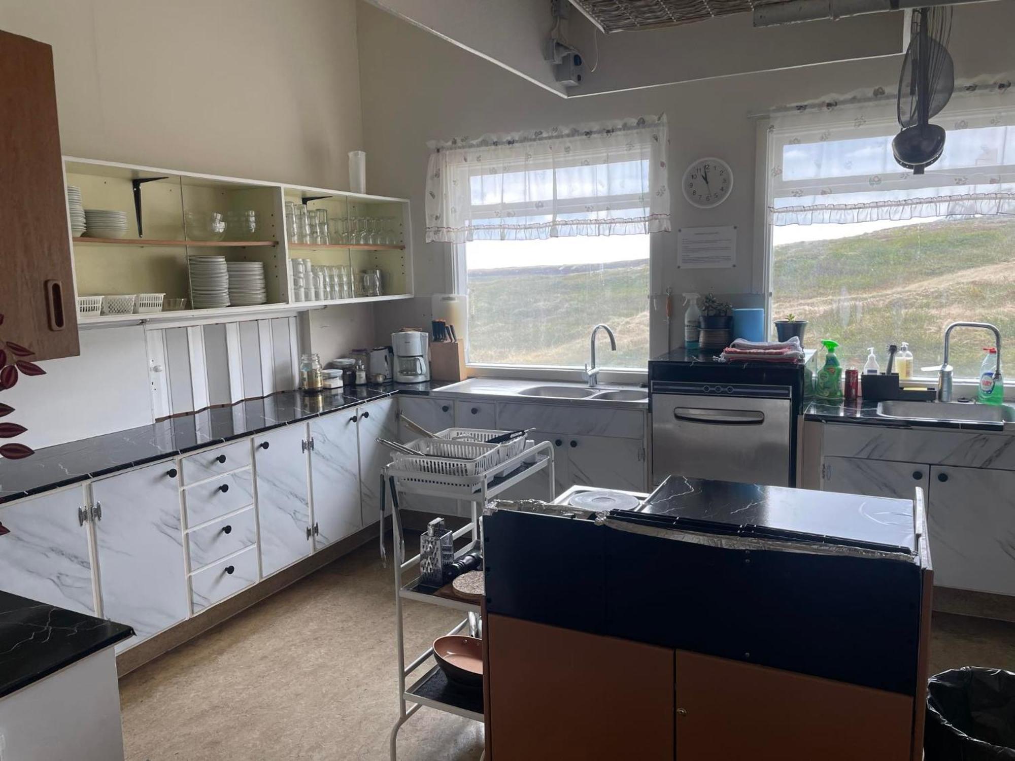 Vestmannsvatn Guesthouse Athaldalur Bagian luar foto