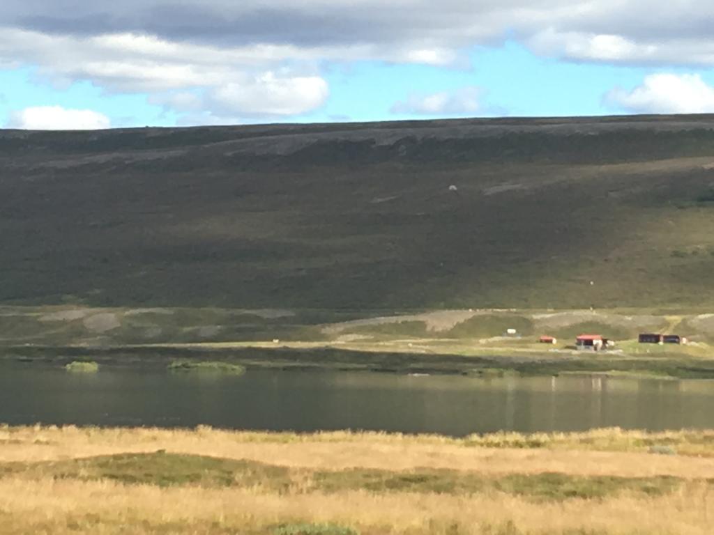 Vestmannsvatn Guesthouse Athaldalur Bagian luar foto